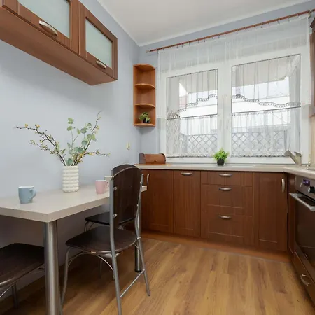 Unique With Air Conditioning And Underground Parking By Renters