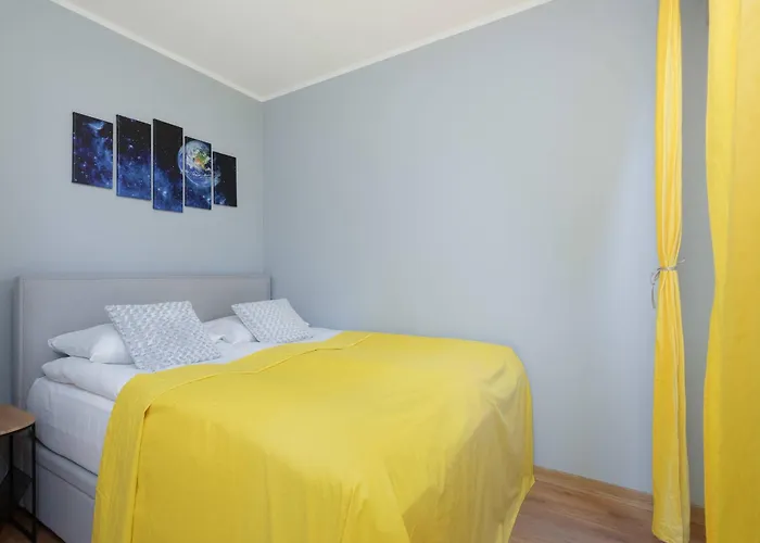 Unique With Air Conditioning And Underground Parking By Renters شقة