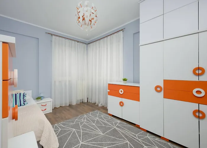 Unique With Air Conditioning And Underground Parking By Renters