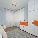 Unique With Air Conditioning And Underground Parking By Renters