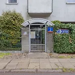 Unique With Air Conditioning And Underground Parking By Renters