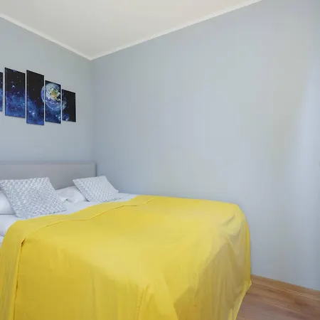 Unique With Air Conditioning And Underground Parking By Renters Daire