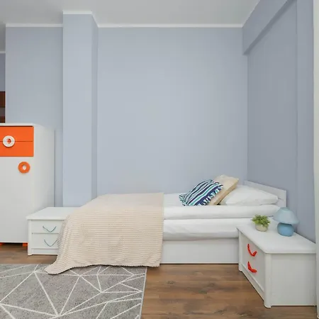 Unique With Air Conditioning And Underground Parking By Renters Daire