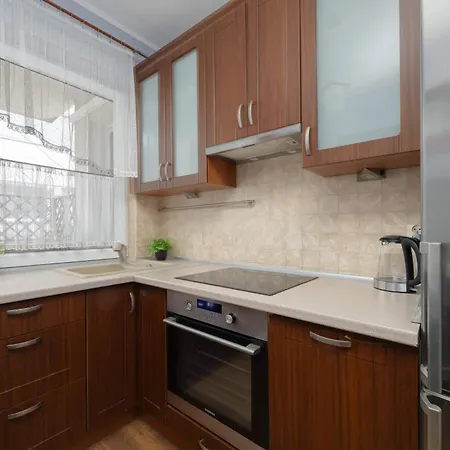 Unique With Air Conditioning And Underground Parking By Renters Daire Varşova