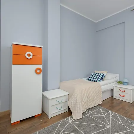 דירה Unique With Air Conditioning And Underground Parking By Renters ורשה