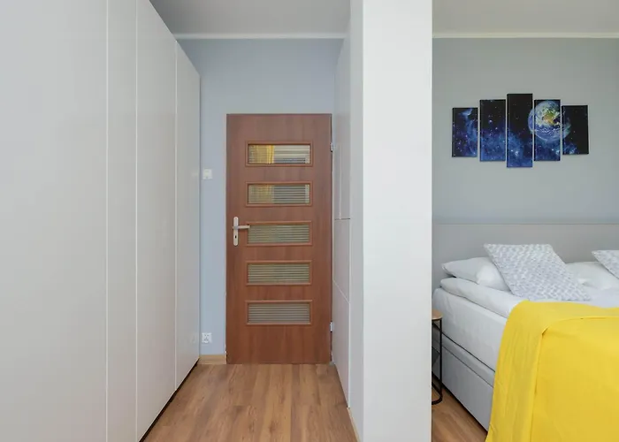 Unique With Air Conditioning And Underground Parking By Renters Lägenhet