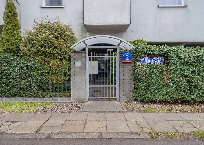 Unique With Air Conditioning And Underground Parking By Renters