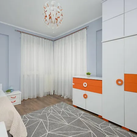 Unique With Air Conditioning And Underground Parking By Renters